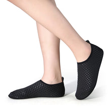 Load image into Gallery viewer, Black Men Women Aqua Shoes