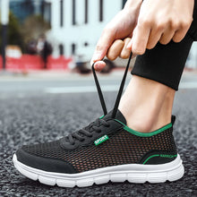 Load image into Gallery viewer, Men Aqua Shoes Outdoor Breathable Beach Shoes Lightweight Quick-drying Wading Shoes
