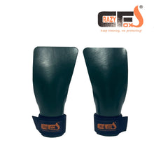 Load image into Gallery viewer, Rubber chalk free weight Lifting Grips
