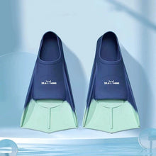 Load image into Gallery viewer, Swimming training with fins wrapped around the feet

