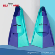 Load image into Gallery viewer, Swimming training with fins wrapped around the feet
