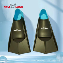 Load image into Gallery viewer, Swimming training with fins wrapped around the feet
