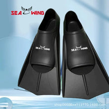 Load image into Gallery viewer, Swimming training with fins wrapped around the feet
