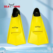 Load image into Gallery viewer, Swimming training with fins wrapped around the feet
